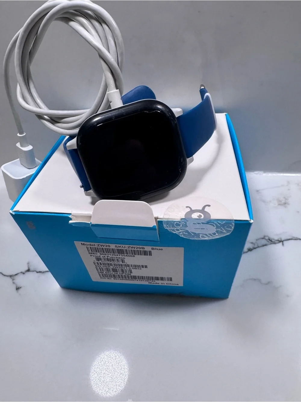 Blue Smartwatch with Charging Cable - Gizmo 1
